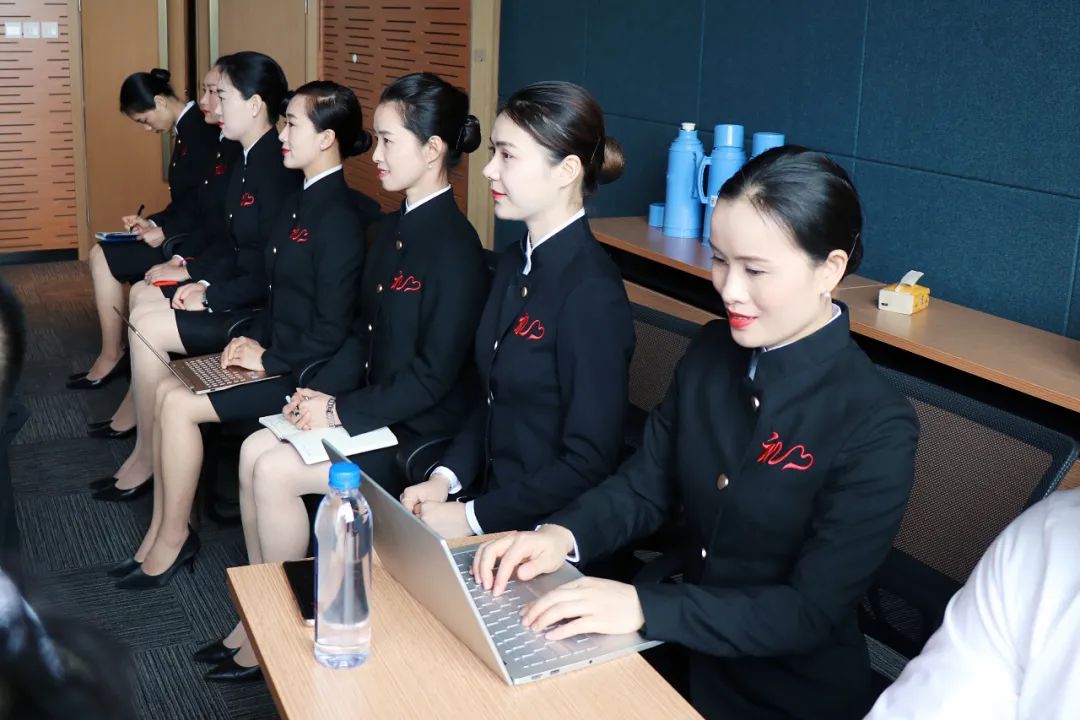 提升服務(wù)品質(zhì)，打造專業(yè)形象 谷田稻香攜手東方禮儀華平生團隊開展服務(wù)禮儀培訓